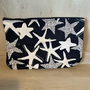 Thirty One Large Zipper Pouch. Sand N’ Shore print. NWOT.